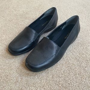 [Easy Spirit] Black Loafers